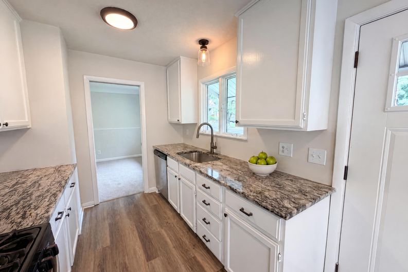 Photo 7 of 27 of 1695 Abell St, Maplewood, MN