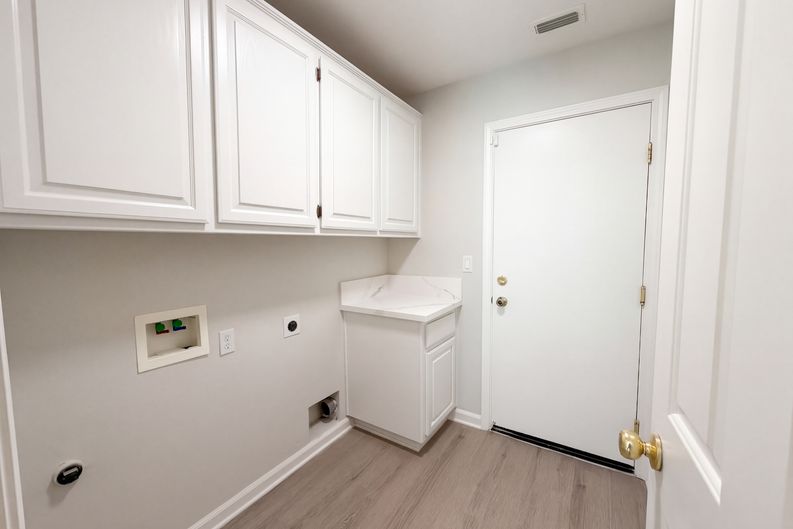Photo 12 of 21 of 5124 Bissett Way, Sacramento, CA