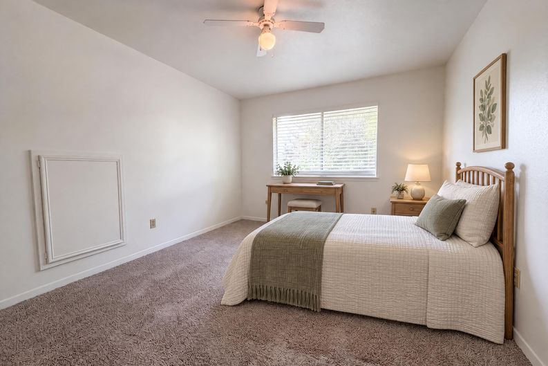 Photo 10 of 21 of 6910 Vialinda Dr, Houston, TX