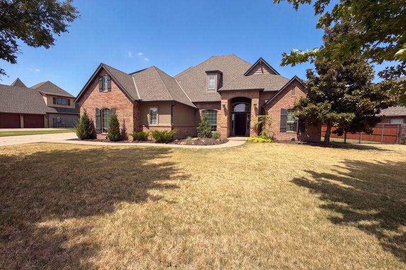 Photo 20 of 25 of 1017 W Camellia Way, Mustang, OK