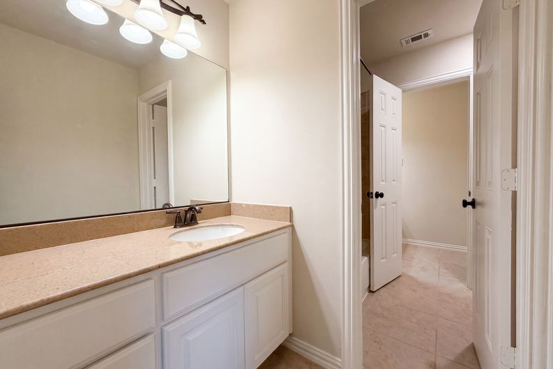 Photo 18 of 30 of 27911 Warren Park Dr, Katy, TX