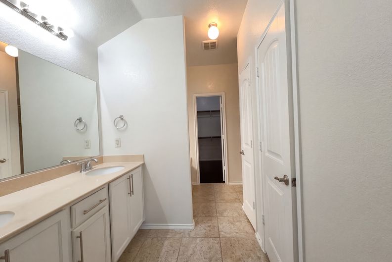 Photo 10 of 17 of 5591 Coventry Dr, Prosper, TX