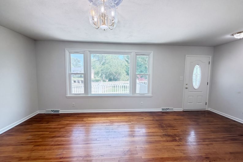 Photo 3 of 23 of 328 Kimbrough Rd, Clarksville, TN
