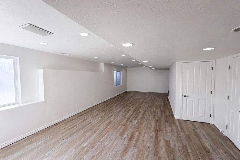 Photo 15 of 18 of 14273 S Heartstone Cir, Herriman, UT