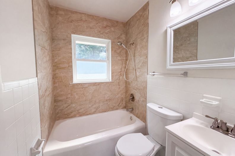 Photo 7 of 18 of 1320 Gahan Dr, Florissant, MO