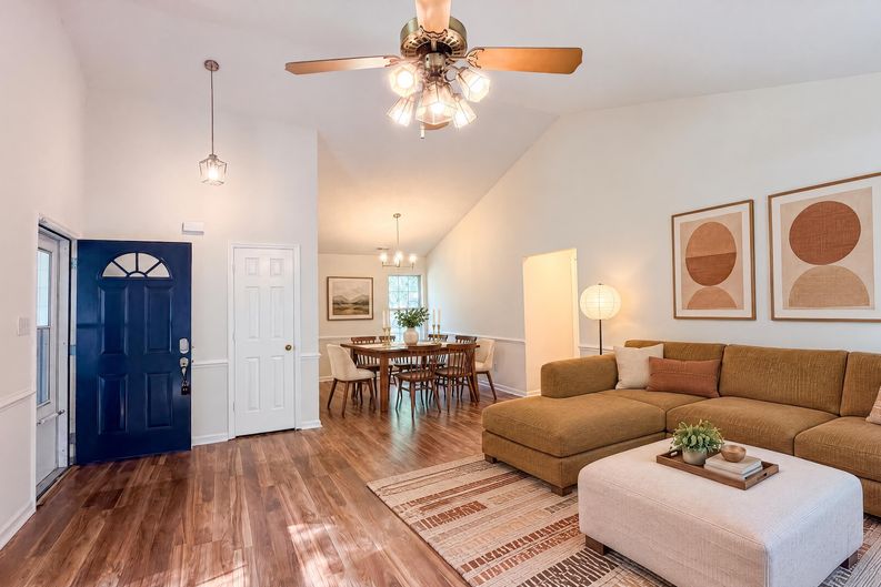 Photo 3 of 17 of 6223 Sunbridge Ct, Charlotte, NC