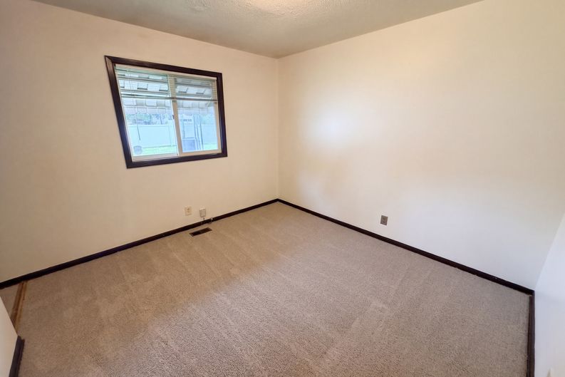 Photo 11 of 23 of 3162 Ashway Dr, Indianapolis, IN