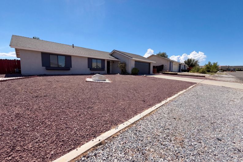 Photo 16 of 18 of 13561 Glacier Cir, Hesperia, CA