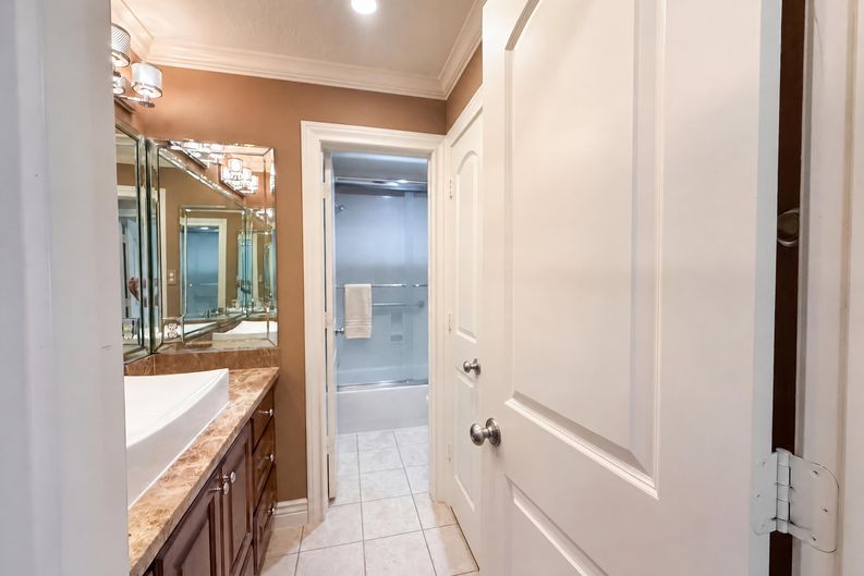 Photo 15 of 18 of 119 Greenridge Cir, League City, TX