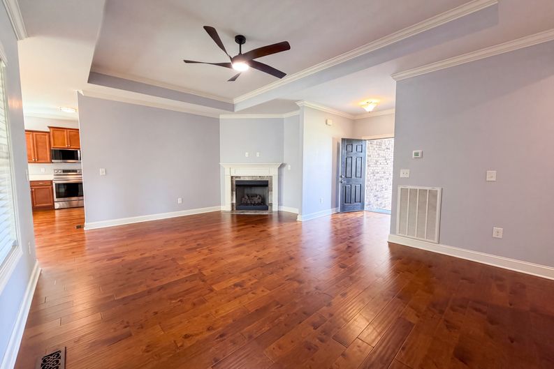 Photo 3 of 17 of 234 Hickory Pointe Dr, Lebanon, TN