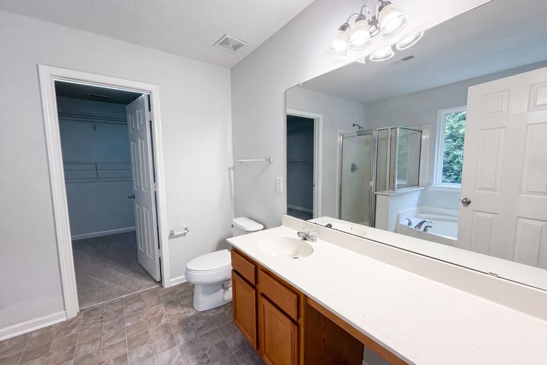 Photo 15 of 18 of 2502 Harwood Hills Ln, Charlotte, NC