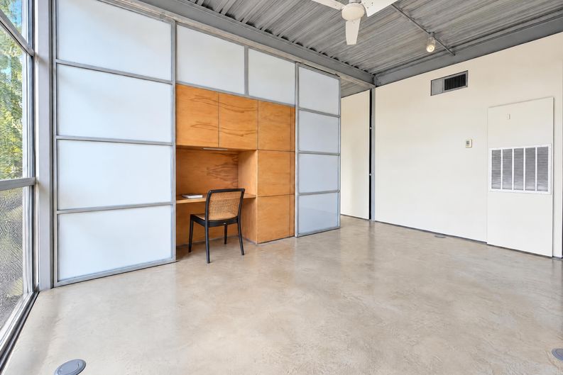 Photo 19 of 43 of 4710 Yoakum Blvd, Houston, TX