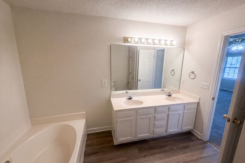 Photo 6 of 26 of 109 Briarcreek Dr, Winston Salem, NC