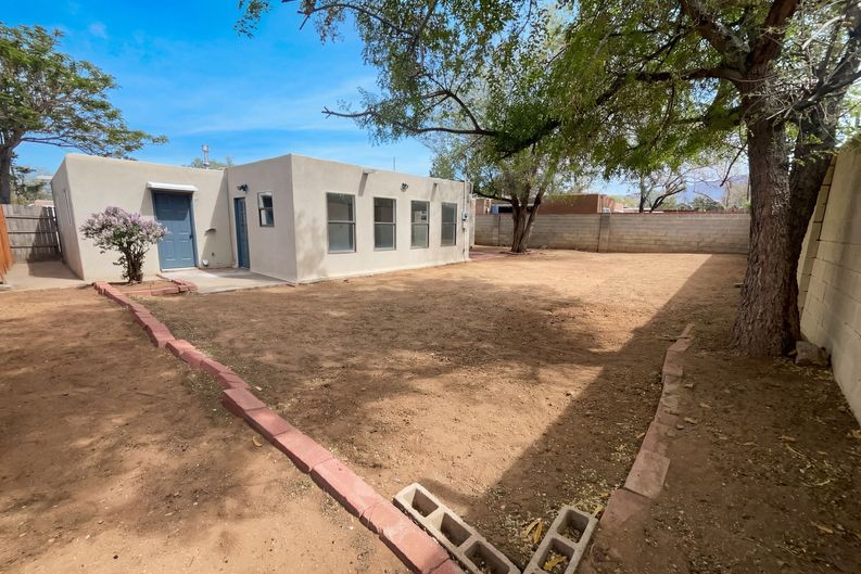 Photo 5 of 18 of 8112 Princess Jeanne Ave NE, Albuquerque, NM