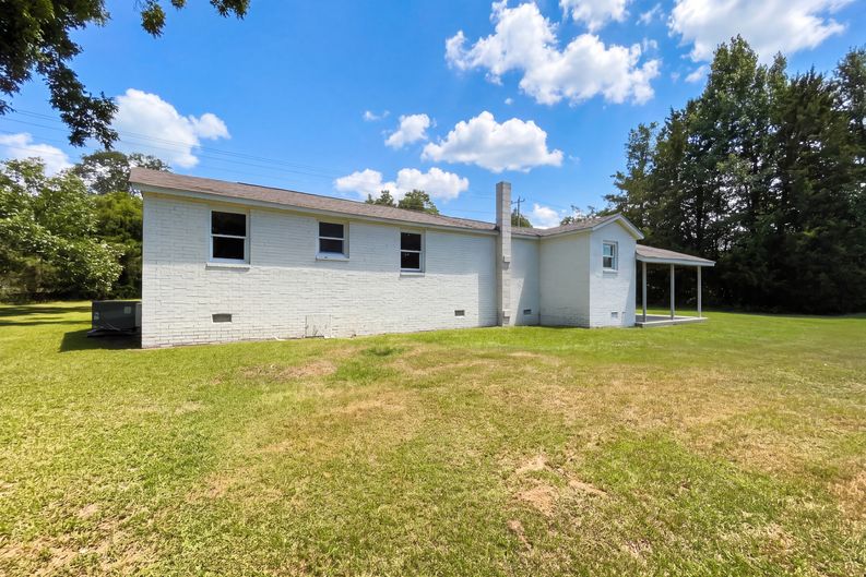 Photo 24 of 32 of 630 S Lee St, Batesburg, SC