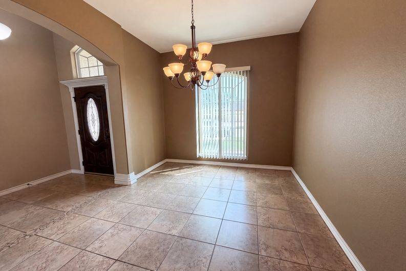 Photo 7 of 18 of 6906 King George Pl, Corpus Christi, TX