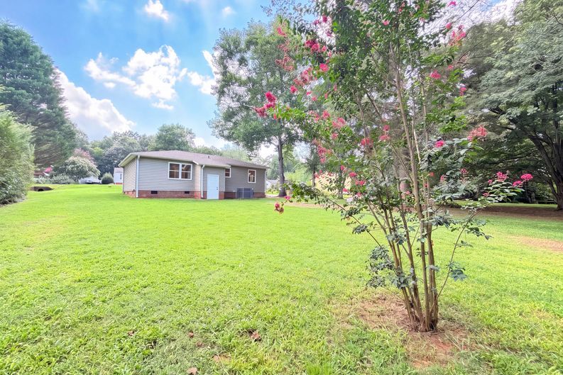 Photo 15 of 16 of 8332 Clear Meadow Ln, Charlotte, NC