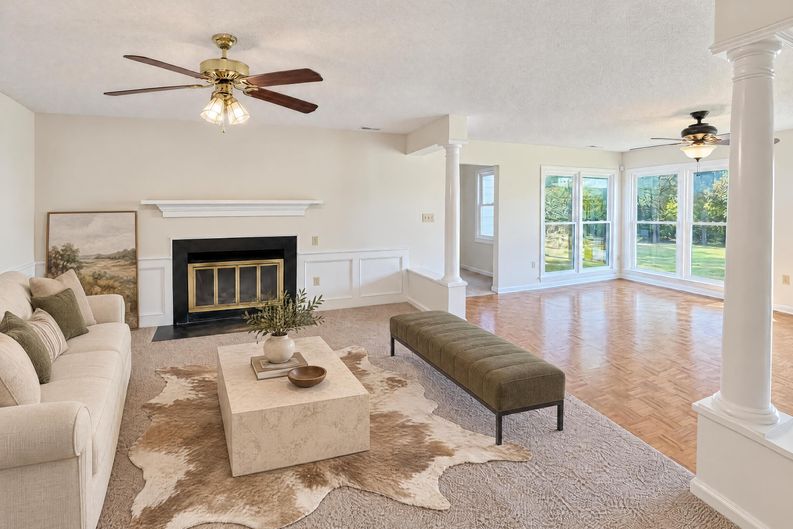 Photo 3 of 23 of 5244 Dayan Dr, Charlotte, NC
