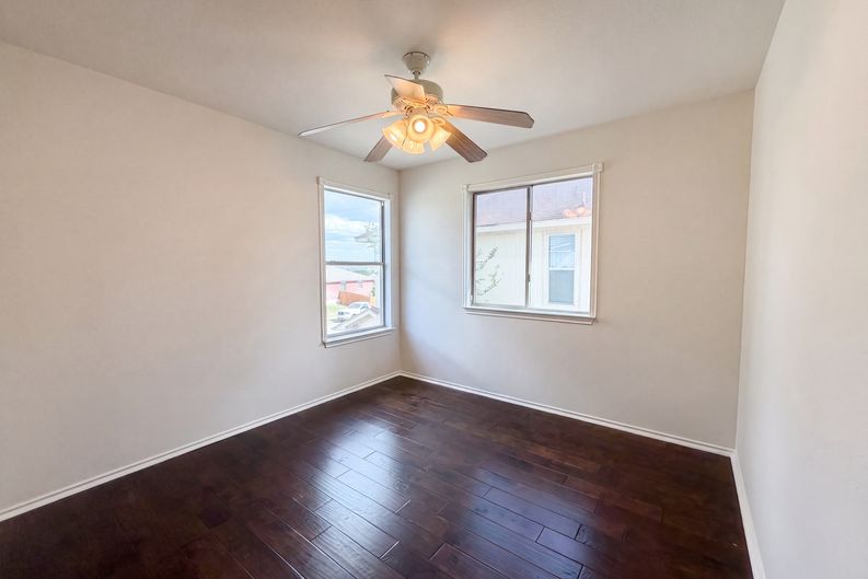 Photo 12 of 22 of 5810 Vasey Blvd, Austin, TX