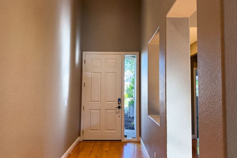 Photo 9 of 51 of 1401 Grey Owl Cir, Roseville, CA