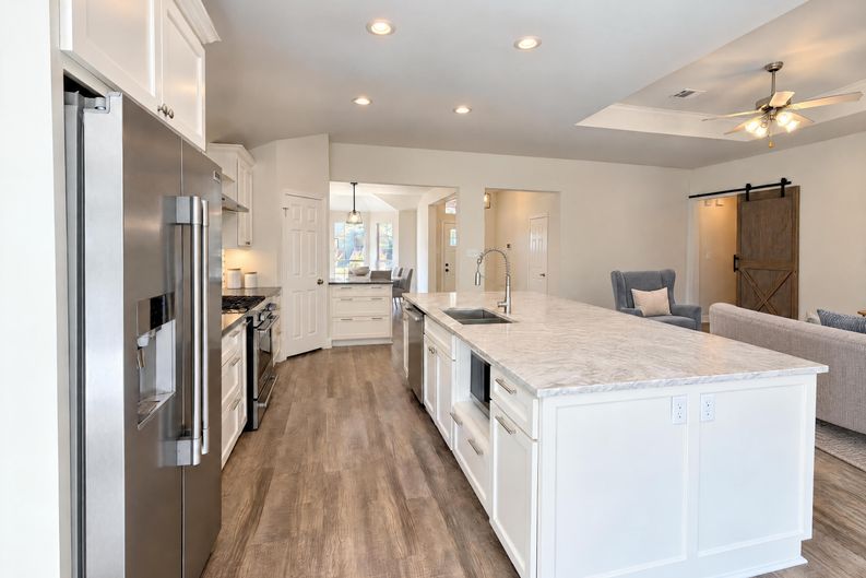 Photo 6 of 25 of 2830 Beacon Hill Dr, Rockwall, TX