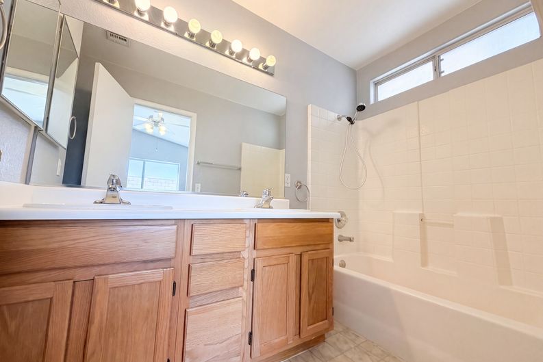 Photo 17 of 33 of 9121 Indian Breeze Dr, Las Vegas, NV