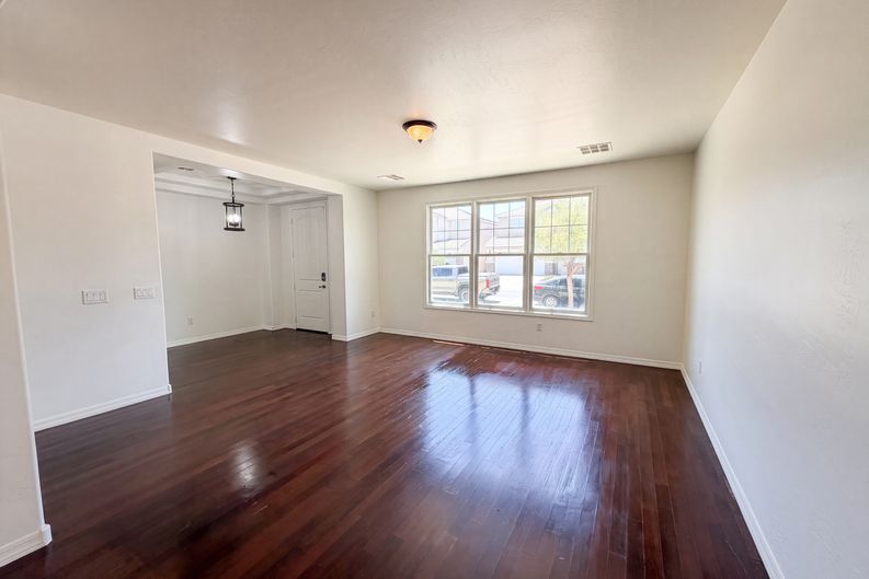 Photo 15 of 46 of 4118 W Saint Anne Ave, Phoenix, AZ