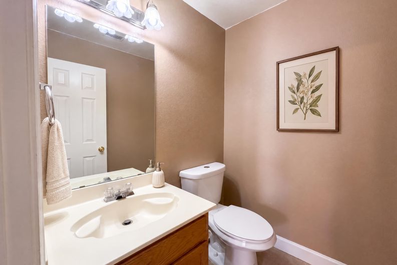 Photo 20 of 27 of 106 Forestview Rd, Hickory Creek, TX