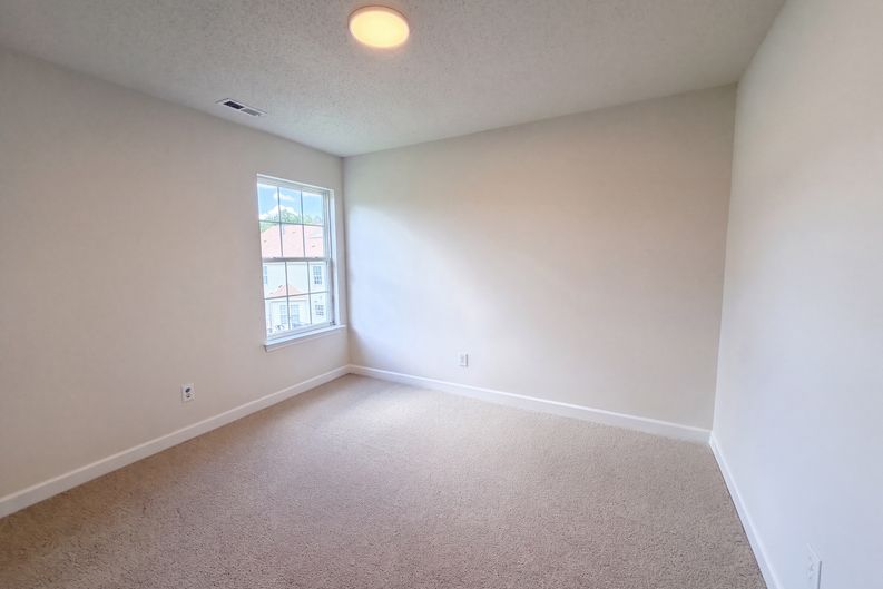Photo 12 of 20 of 9244 Simonton Dr, Charlotte, NC