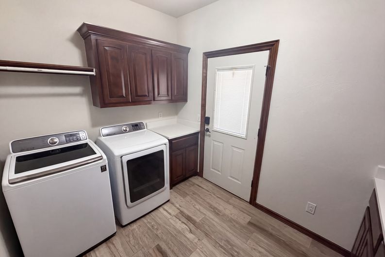 Photo 14 of 25 of 1017 W Camellia Way, Mustang, OK