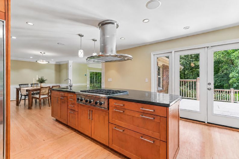 Photo 24 of 87 of 3135 Spalding Dr, Sandy Springs, GA