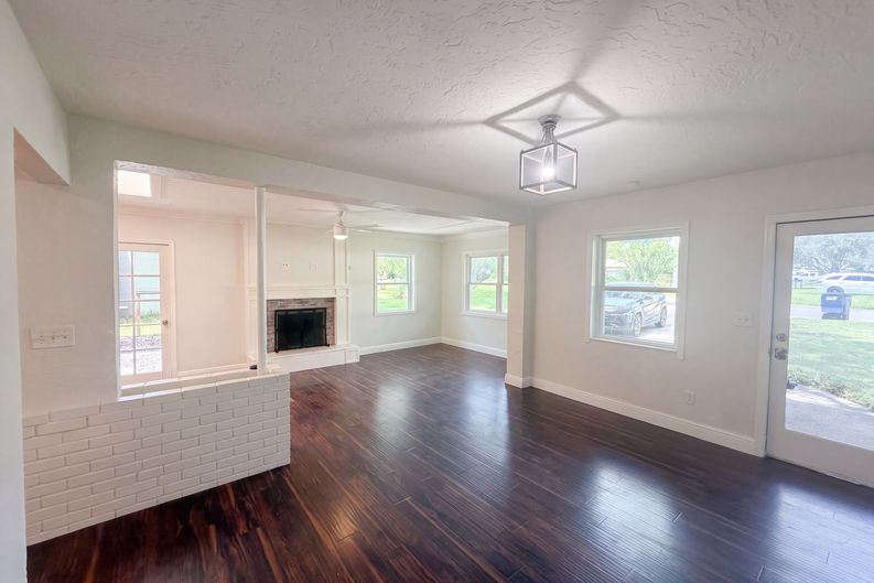 Photo 3 of 21 of 10806 W Elbow Dr, Tampa, FL