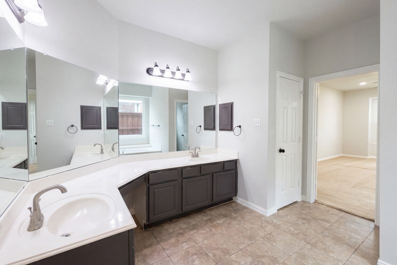 Photo 13 of 24 of 4536 Risinghill Dr, Plano, TX