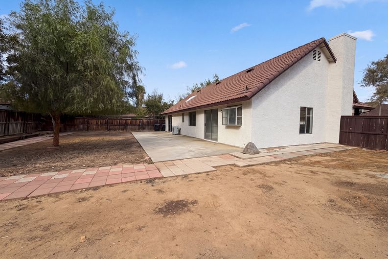 Photo 18 of 19 of 545 Spruce Ct, Palmdale, CA