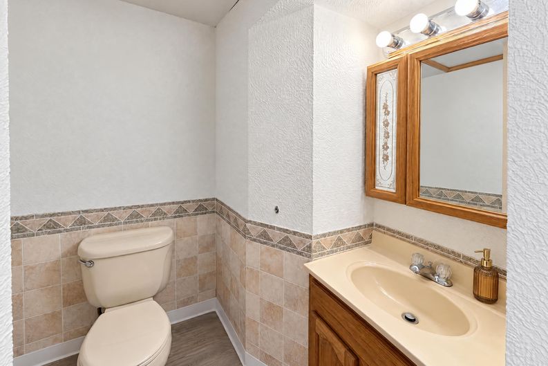 Photo 14 of 24 of 1541 E 254th St, Euclid, OH
