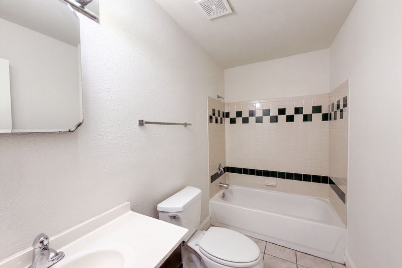 Photo 18 of 27 of 12132 Jerries Ln, Florissant, MO