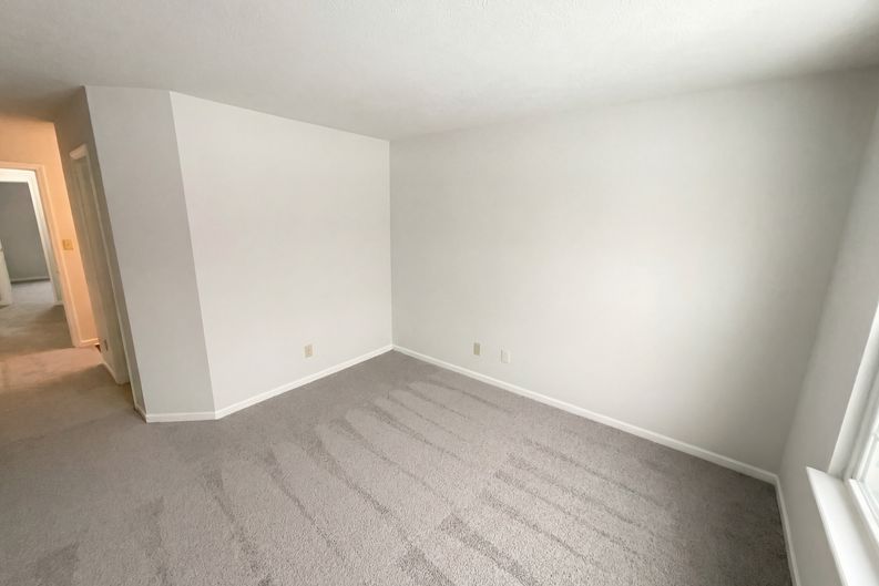 Photo 15 of 24 of 4925 Pembridge Dr, Indianapolis, IN