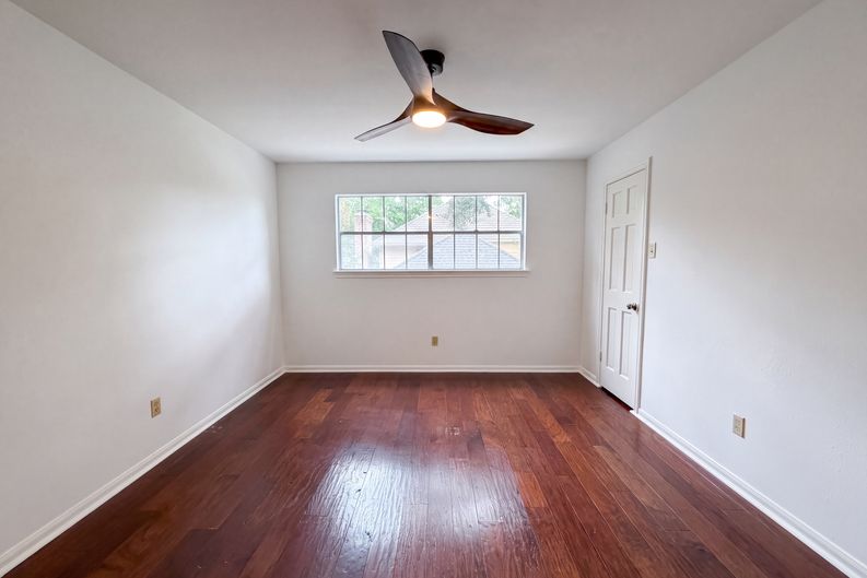 Photo 14 of 27 of 5615 Spanish Oak Dr, Houston, TX