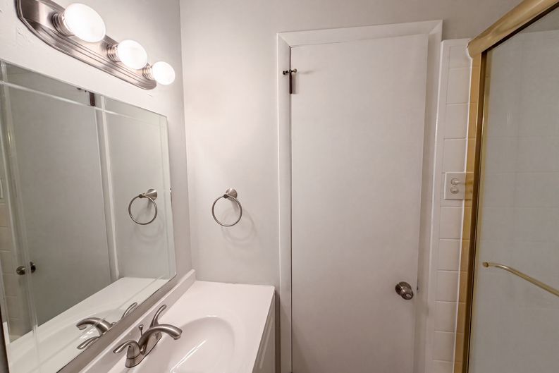 Photo 10 of 19 of 917 Hillview Dr, Cary, NC