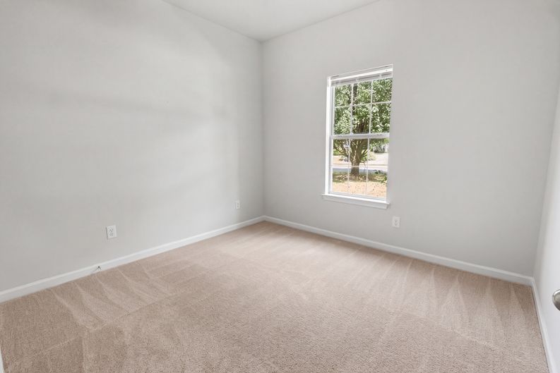 Photo 9 of 16 of 4282 Candle Brook Ln, Bessemer, AL