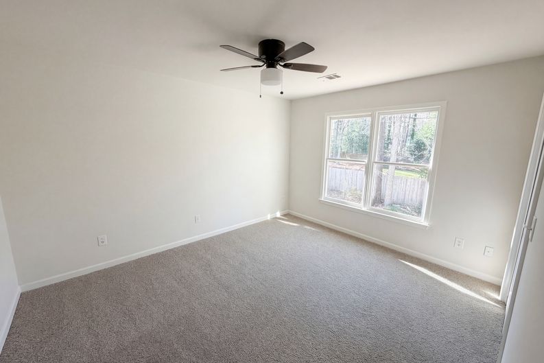 Photo 4 of 25 of 5011 Lake Holw, Douglasville, GA