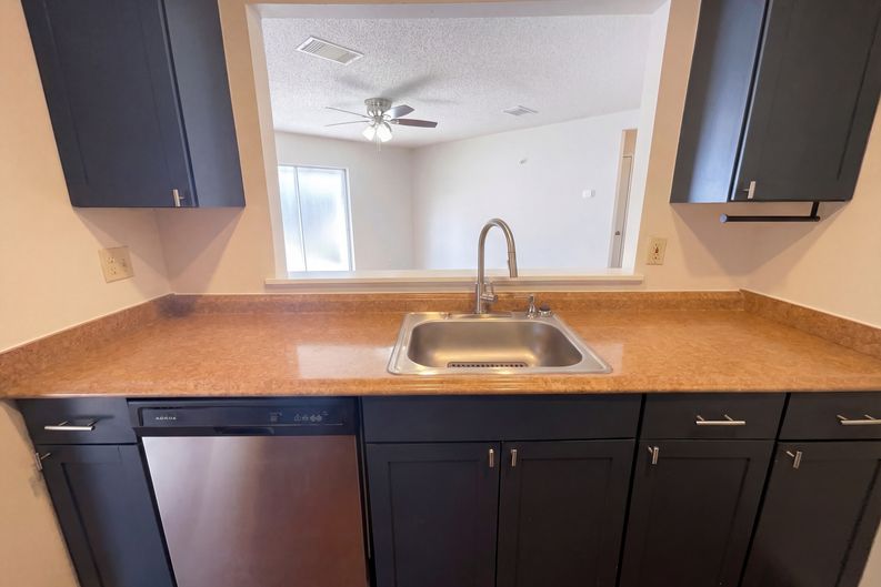 Photo 9 of 16 of 3741 Candlebluff Dr, San Antonio, TX