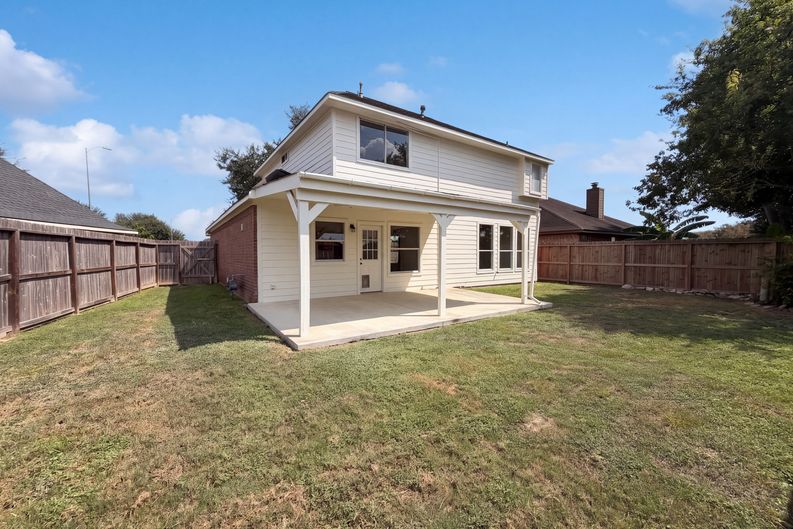 Photo 15 of 17 of 5002 Misty Ln, Pasadena, TX