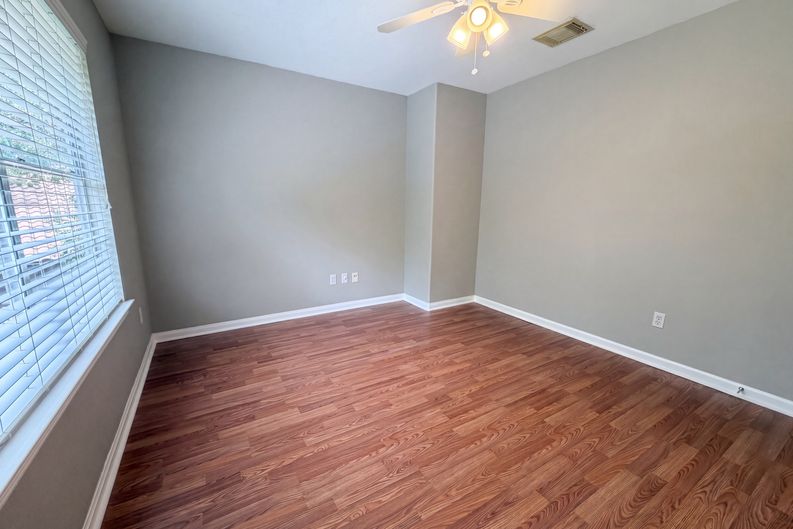 Photo 11 of 21 of 12159 Hawthorne Dr, Montgomery, TX