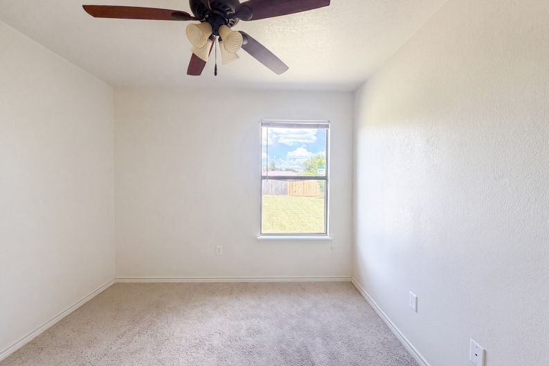 Photo 7 of 16 of 2512 Saulsbury Dr, Temple, TX