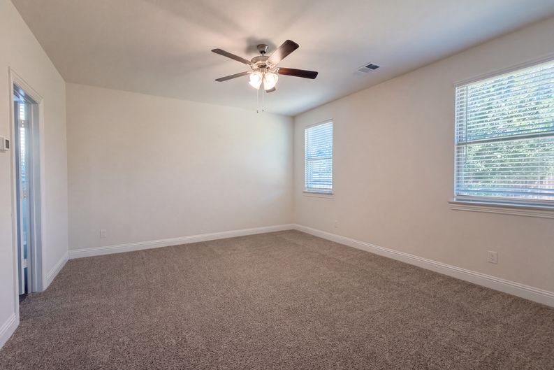 Photo 11 of 26 of 2929 Log Cabin Dr, Celina, TX