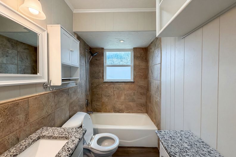 Photo 8 of 16 of 208 NW Summercrest Blvd, Burleson, TX
