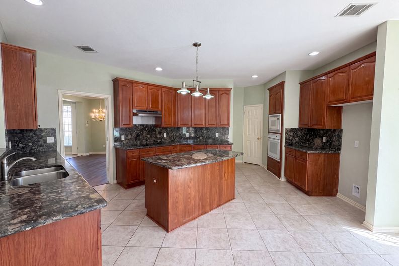 Photo 7 of 22 of 3606 Fairlands Dr, Richardson, TX