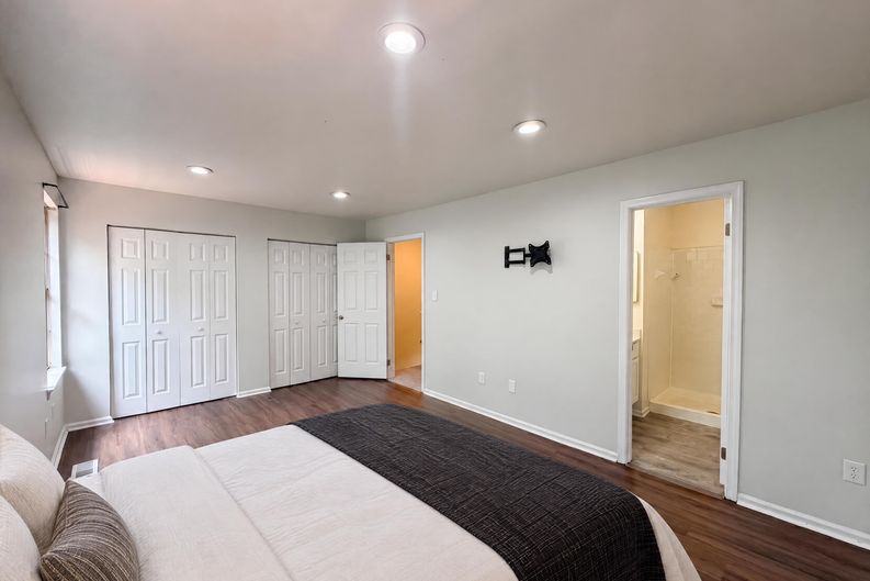 Photo 4 of 48 of 8641 Centerton Ln, Manassas, VA