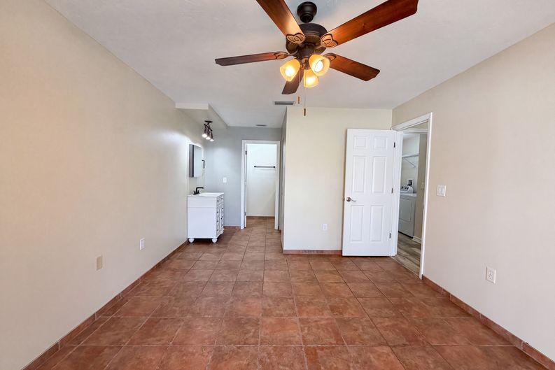Photo 4 of 27 of 3430 55th Dr E, Bradenton, FL